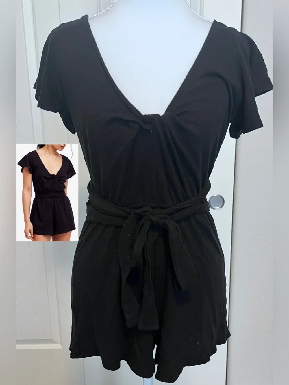 Free People Black Twist V Neck 52% Linen 48% Cotton Romper Sz XS