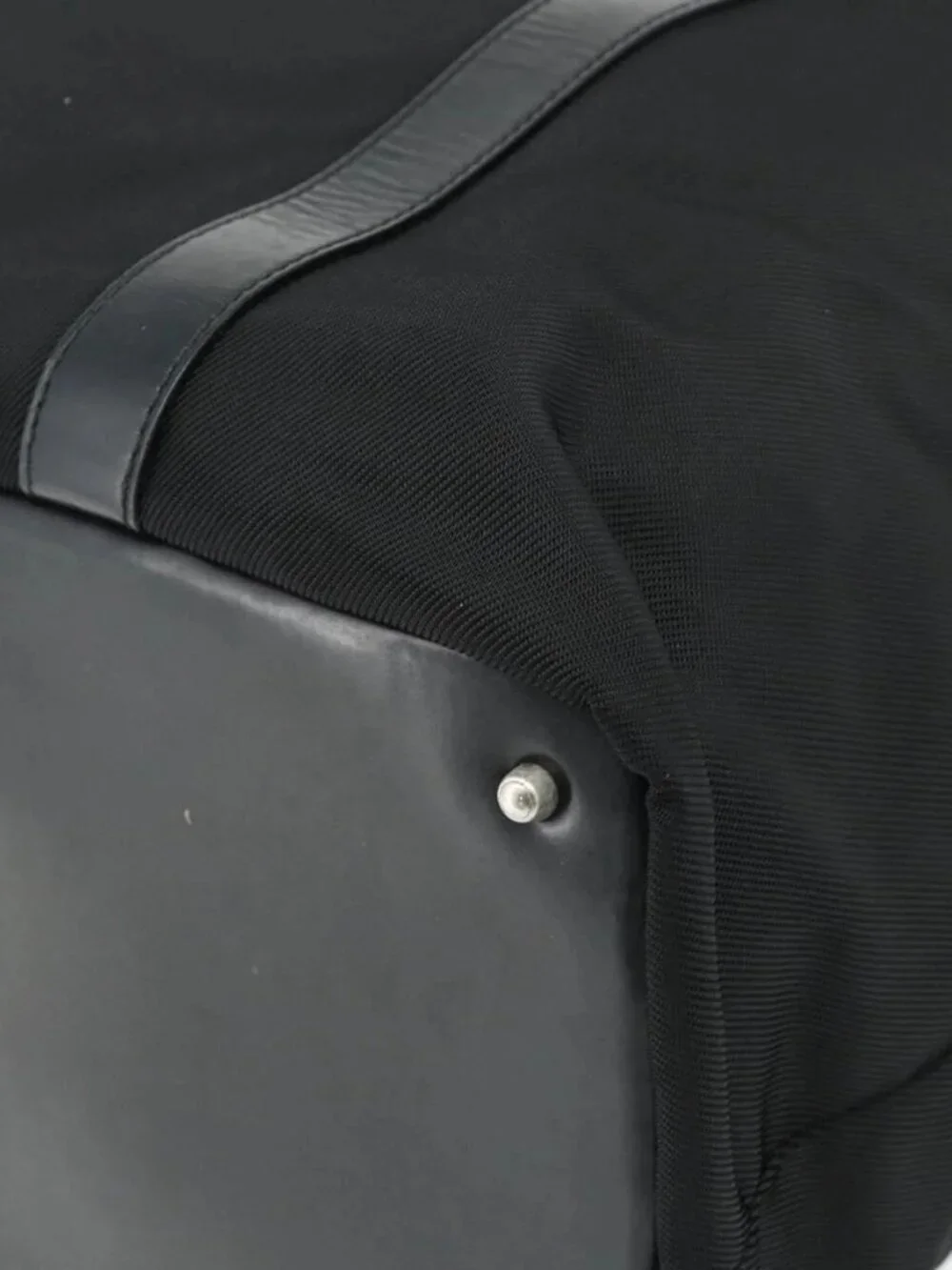 Gucci keeping storage inside	rubbing