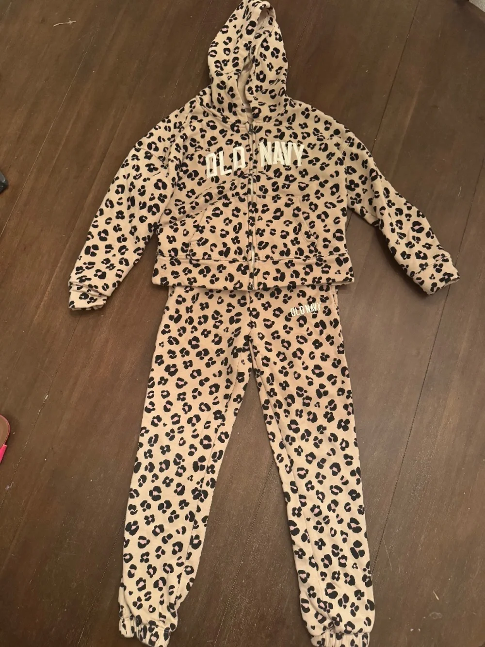 Old Navy Girls Sweatsuit
