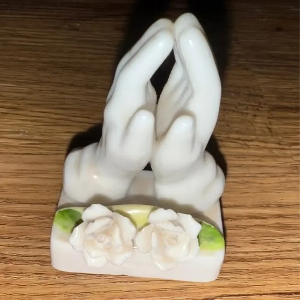 Vintage Bone China Praying Hands Figurine ✝️ LEC Taiwan ROC w/ Roses Religious