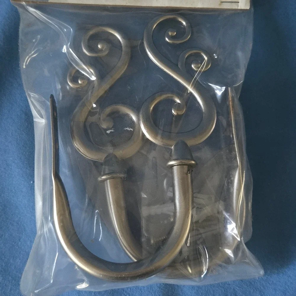 Target Home windows anchors holdback