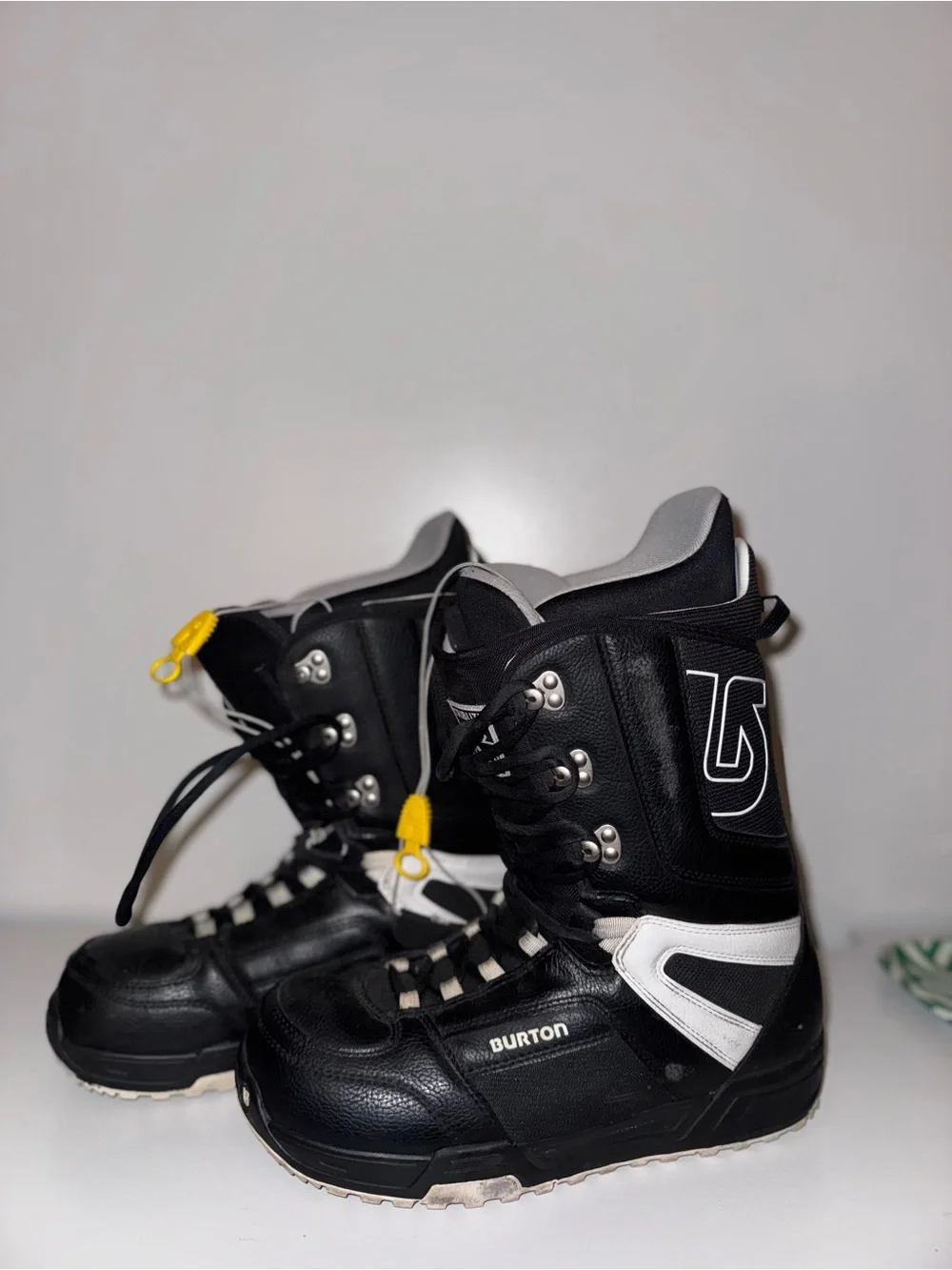 Burton durable black