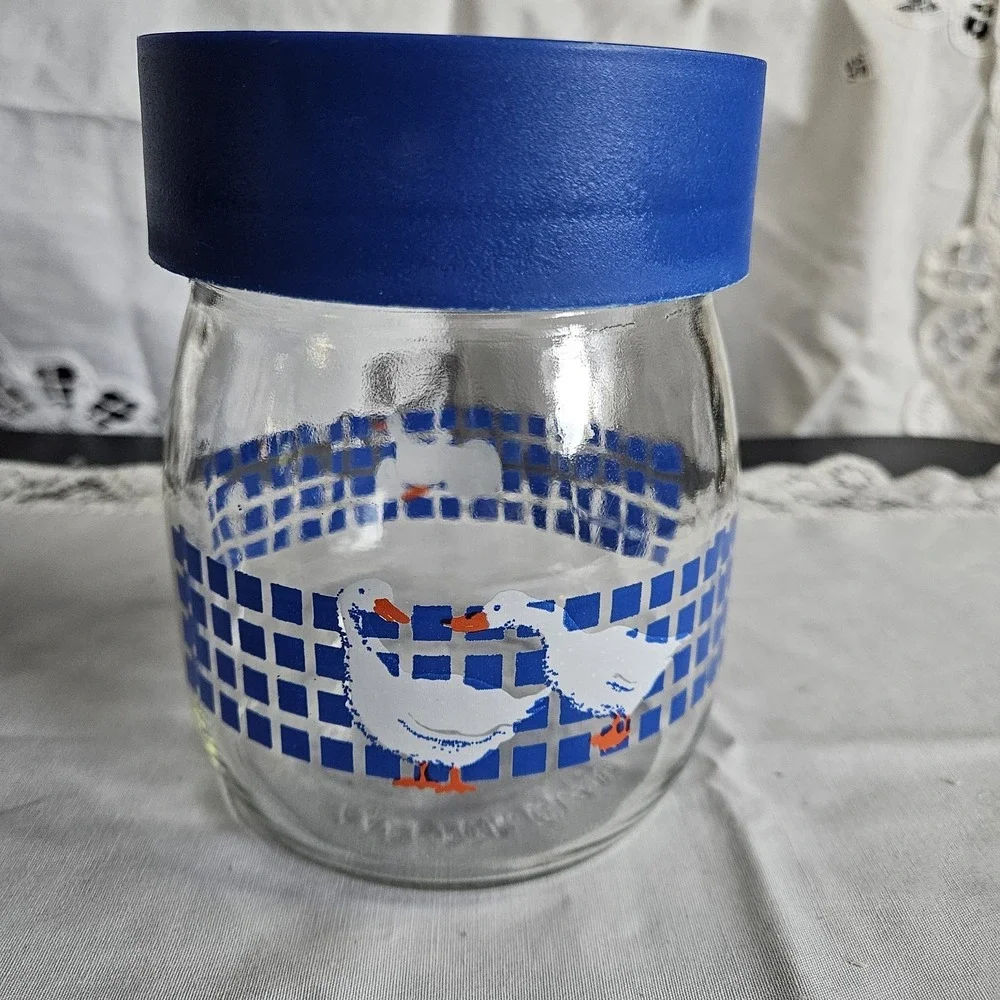 1982 Carlton Glass 3/4 L Glass Goose Canister W/ Lid
