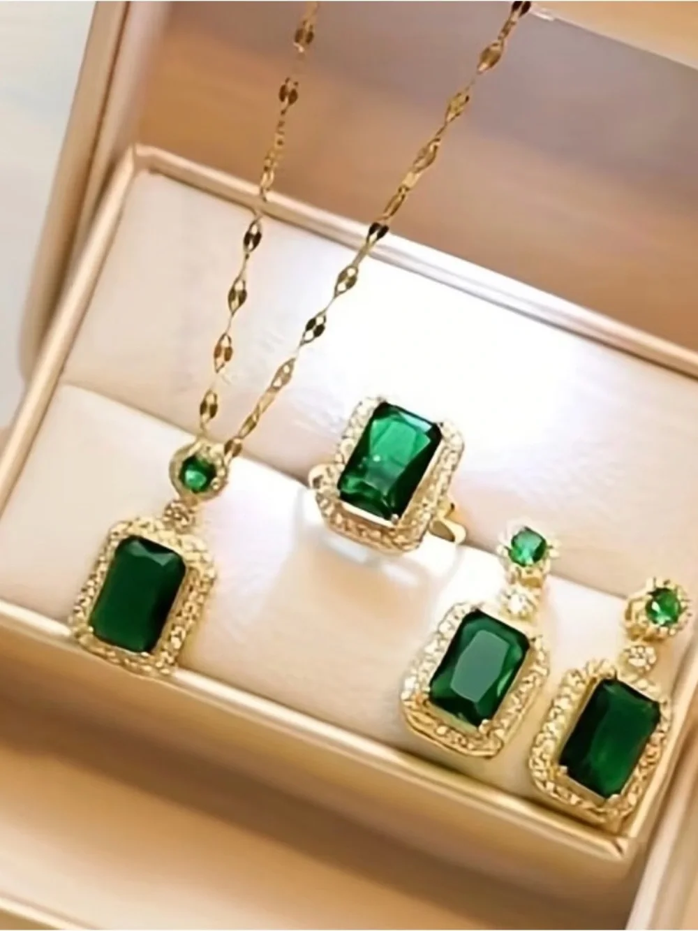 N/A elegant emerald