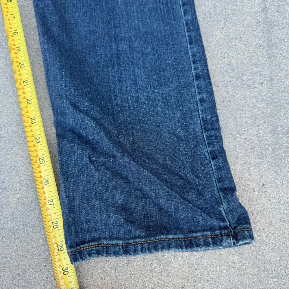Wrangler slim straight