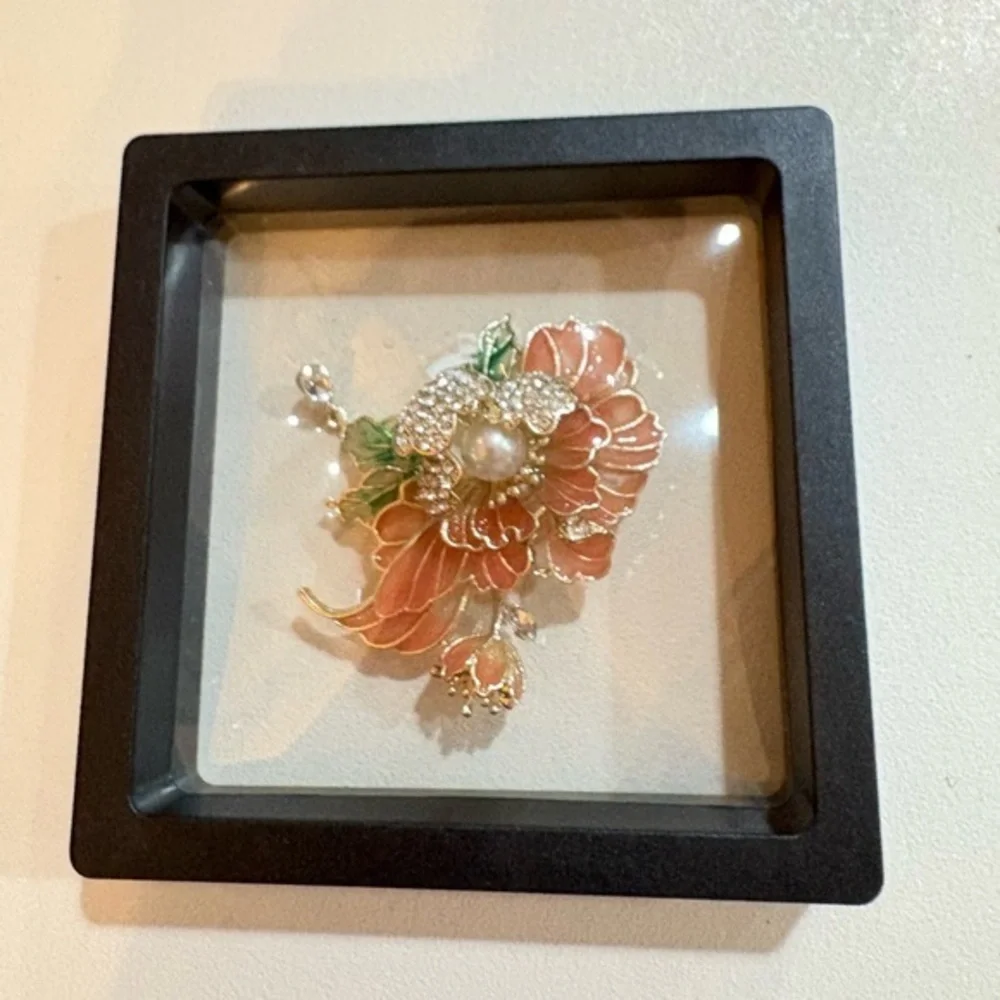 Timeless Bloom –‎ Vintage Style Pink Pearl Flower Brooch for Elegance new