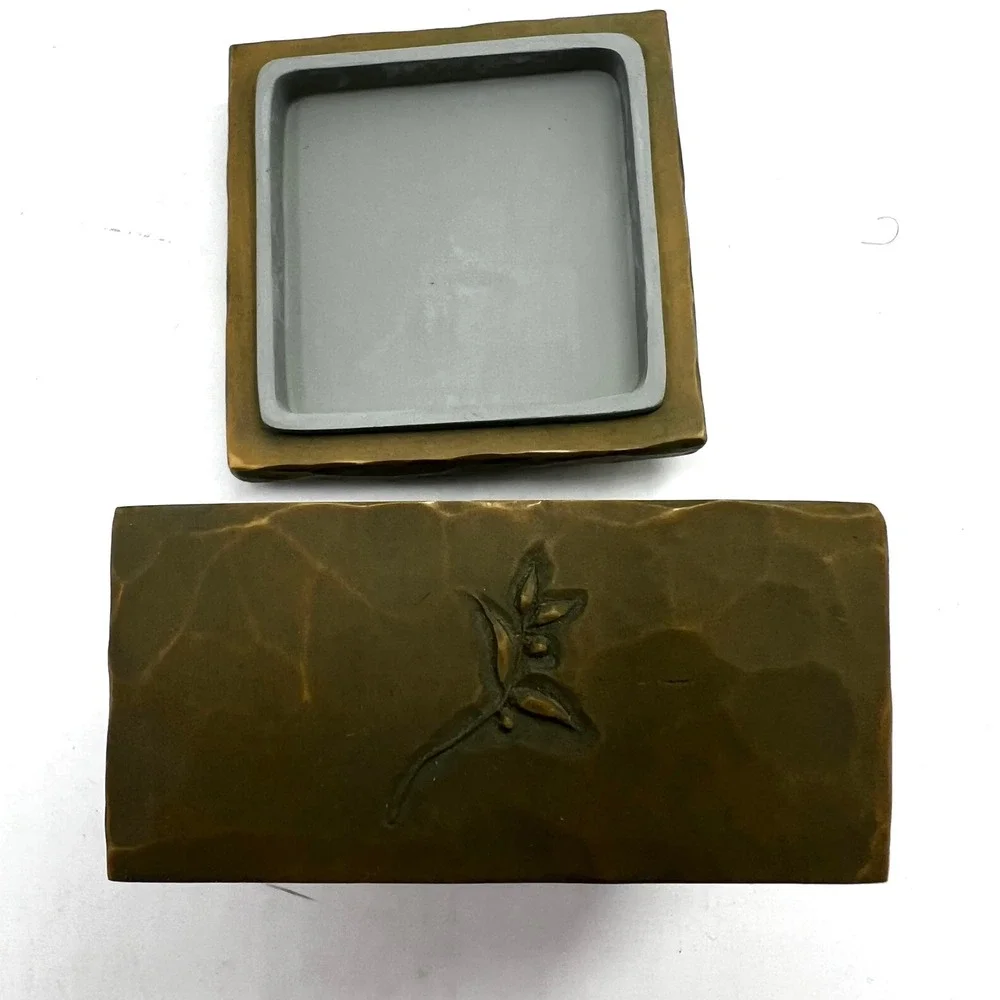 Willow Tree Peace on Earth Box Susan Lordi 2004‎ DEMDACO Keepsake Hinged Lid