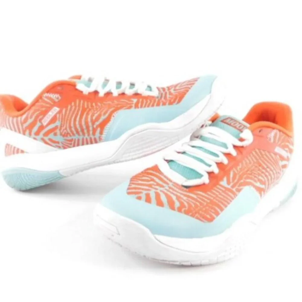 Moolah kicks neovolt