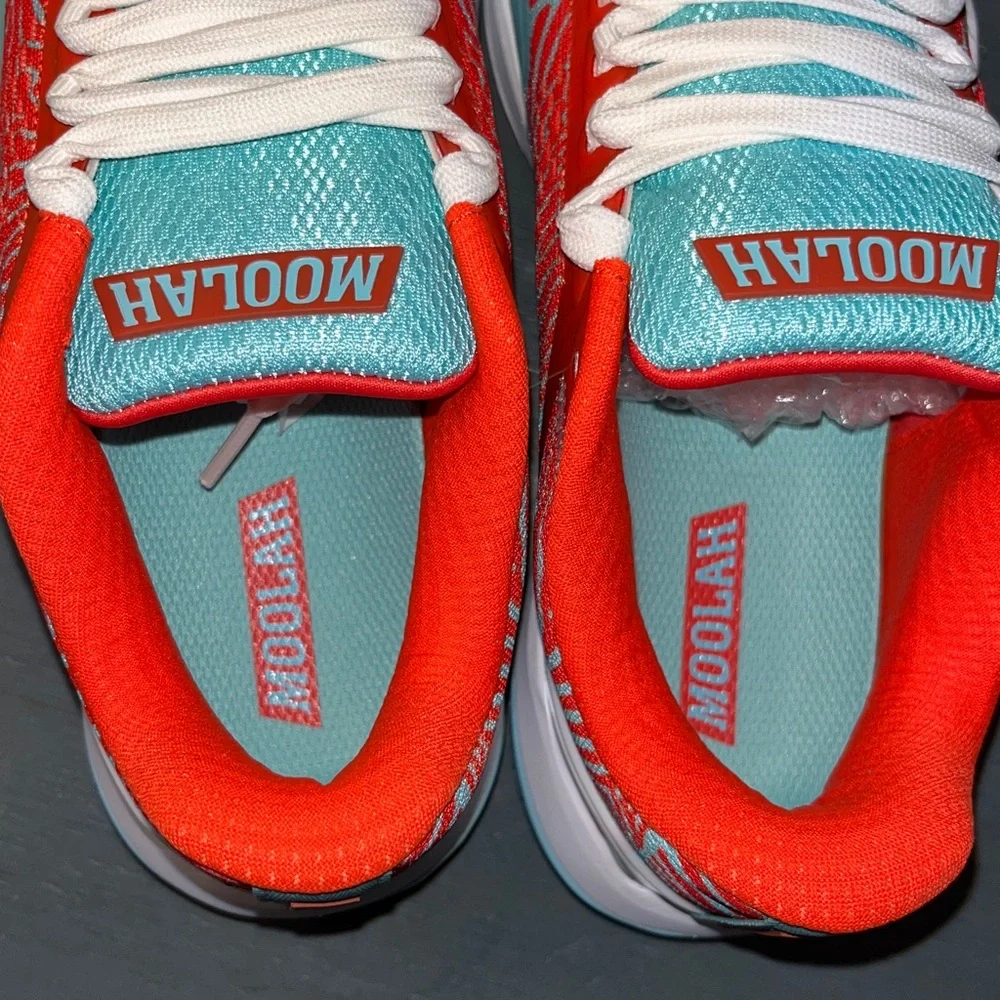 Moolah kicks neovolt