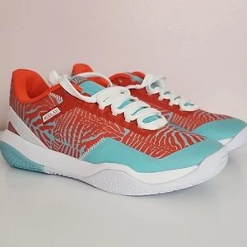 Moolah kicks neovolt