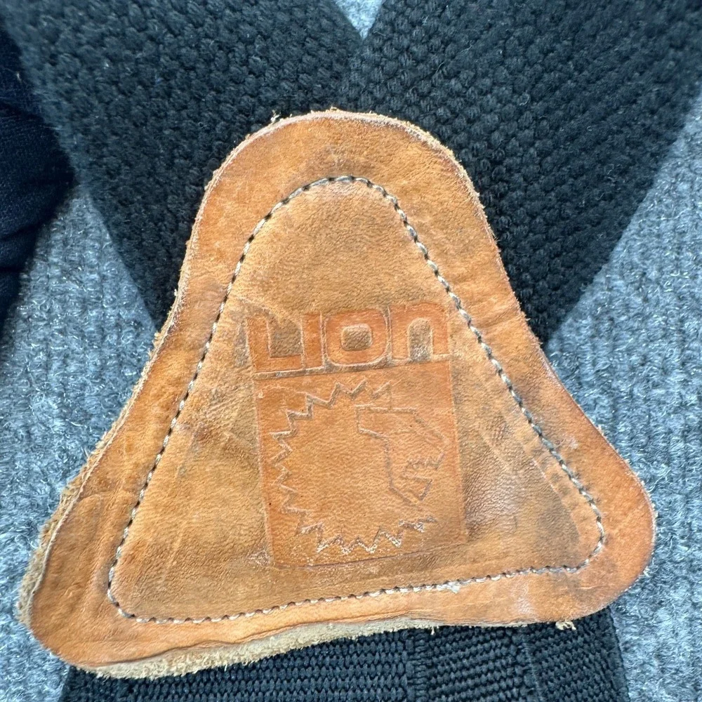 Lions Crest brand lion