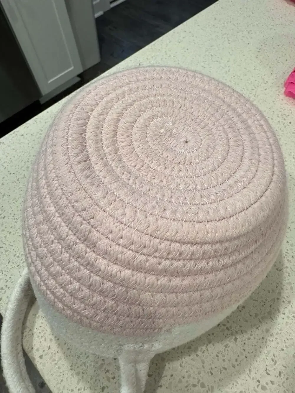Generic pink white