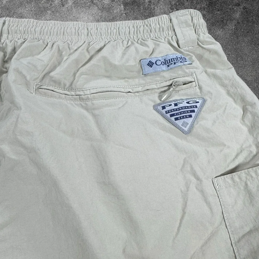 Columbia PFG Omni-Shade Fishing Shorts Mens XL Beige Nylon Mesh Lined‎ Outdoor