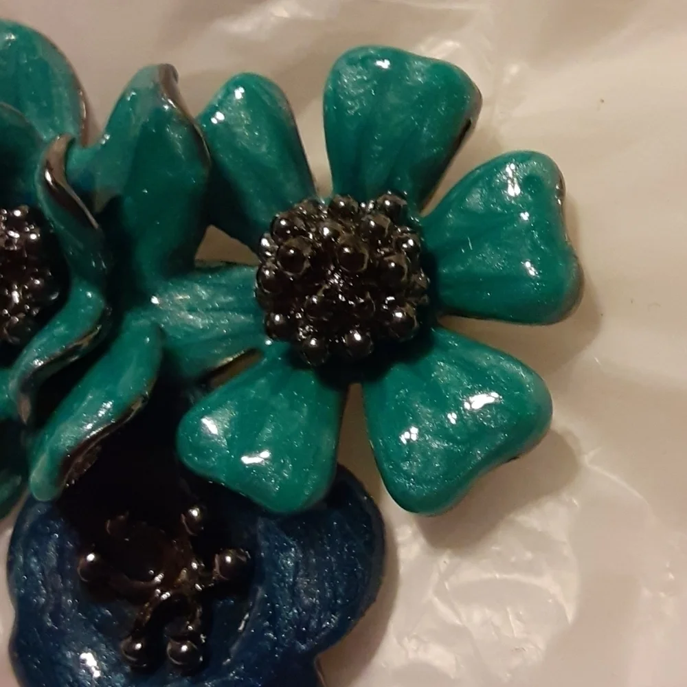 N/A colorful brooch