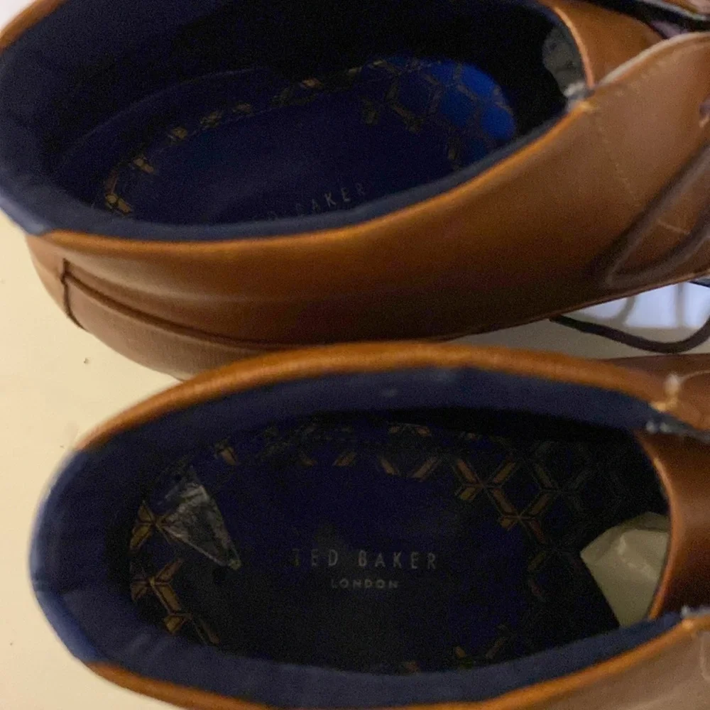 TED BAKER Leather Chukka Boots size 10.5 like new