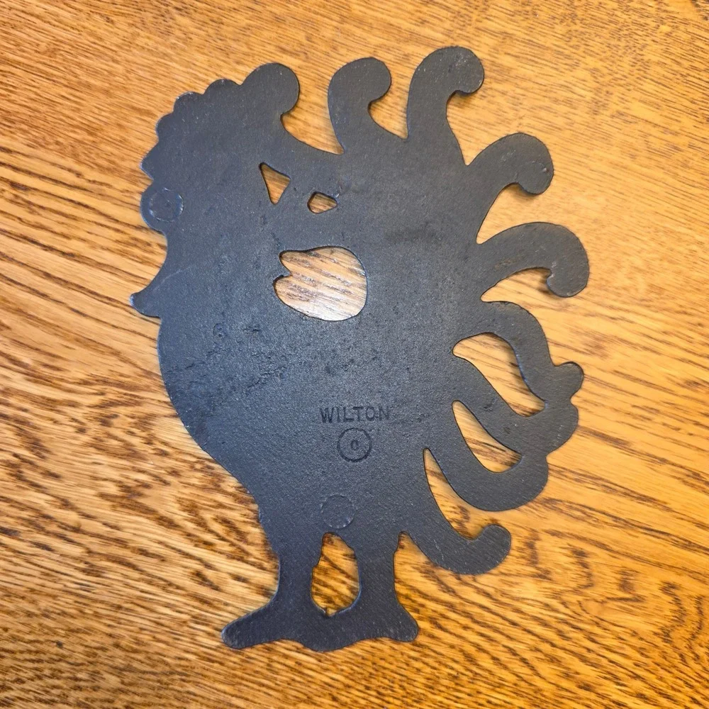 Wilton vintage cast