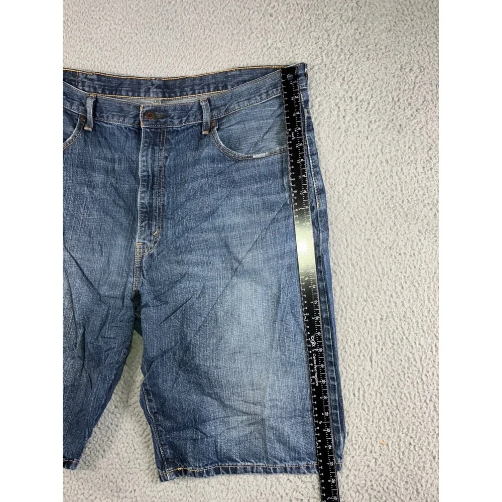 Levis preowned broken