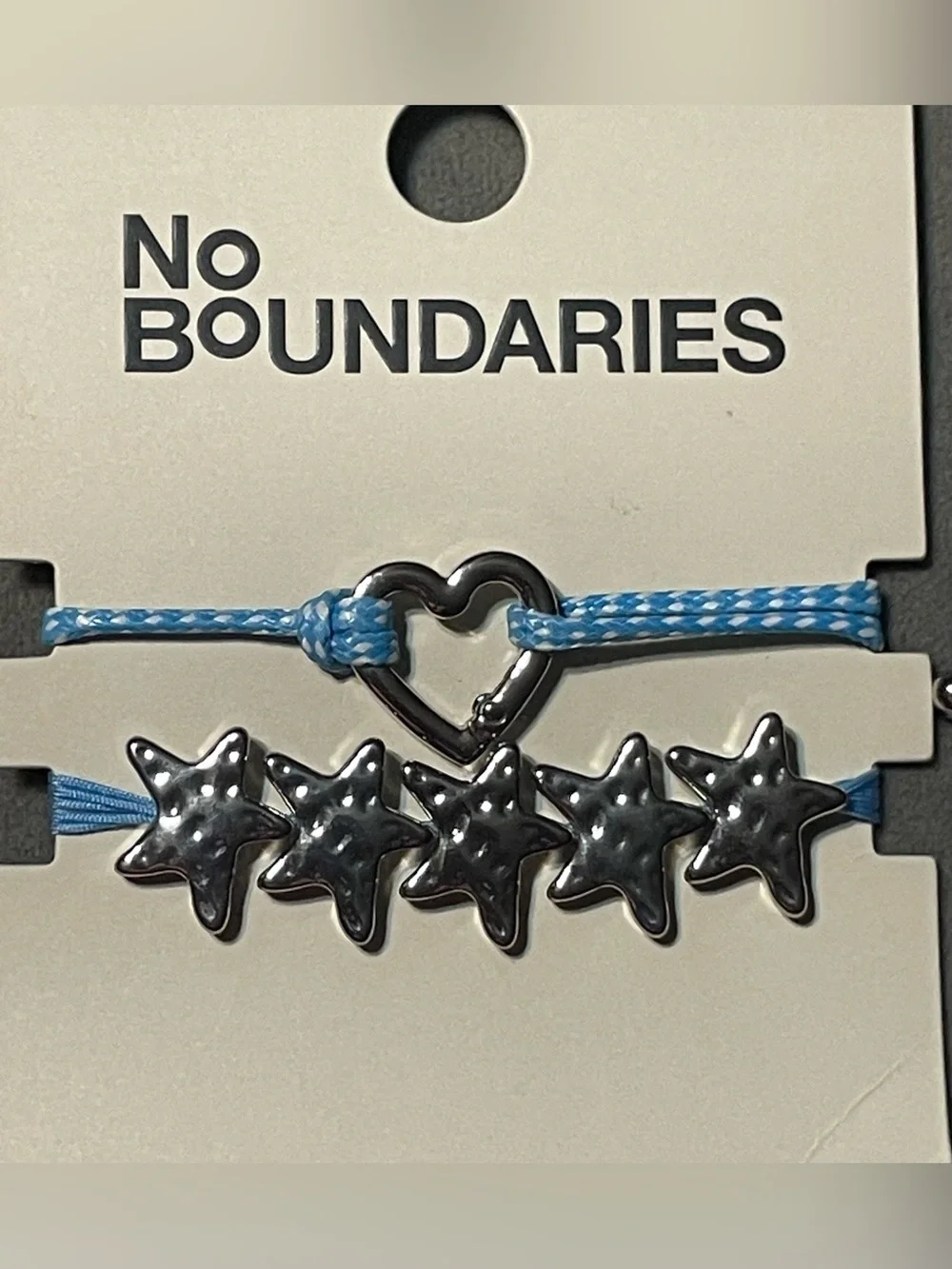 No Boundaries her minimalist