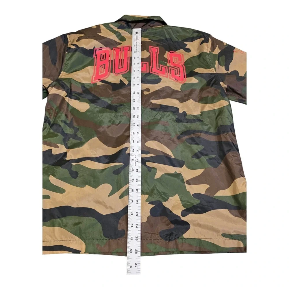 Chicago Bulls Camo Jacket Men's Medium / Youth XL 18-20 Snap Windbreaker NBA A13