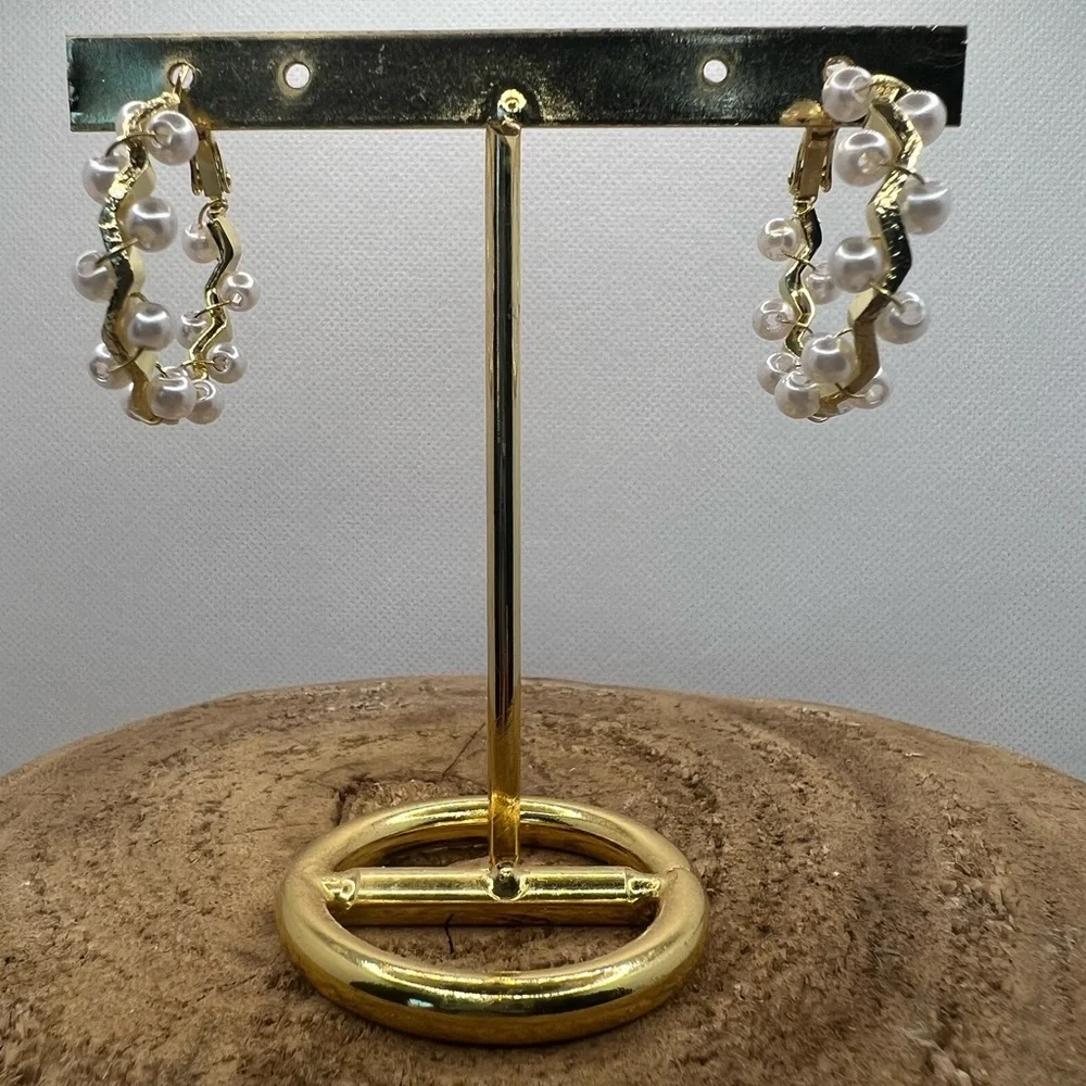Earrings‎