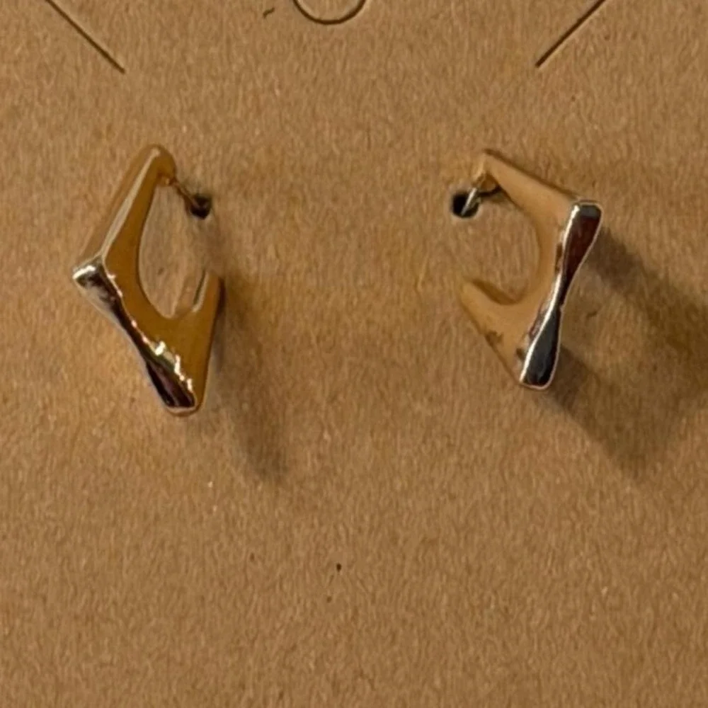N/A gold tone