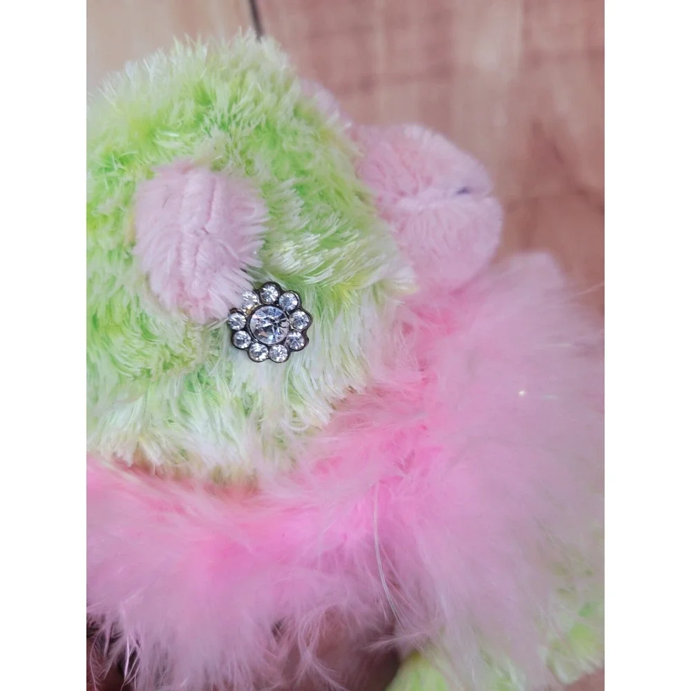 Aurora cheeky chimp