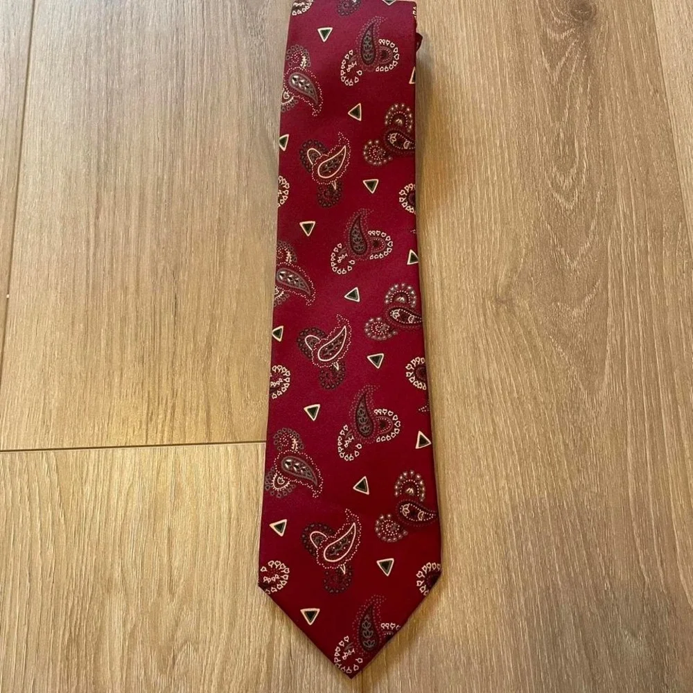 Vintage Banana Republic‎ tie Burgundy silk paisley