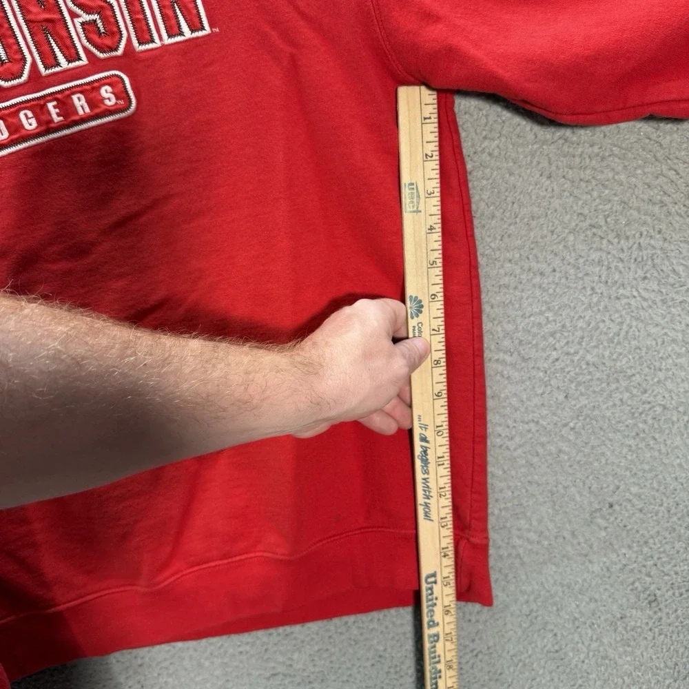 Vintage‎ Wisconsin Badgers Sweatshirt Adult Large Red Crewneck Embroidered Y2K