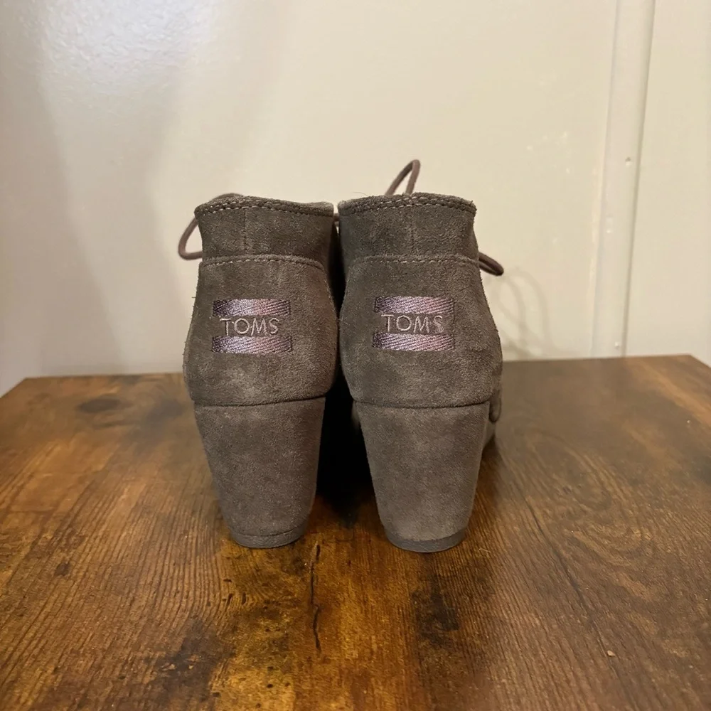 Toms dark grey