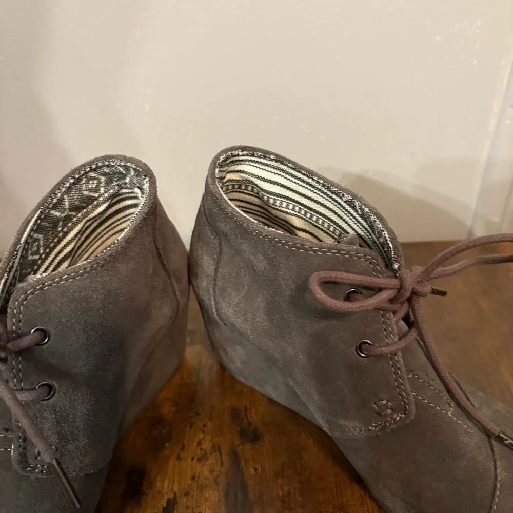 Toms dark grey