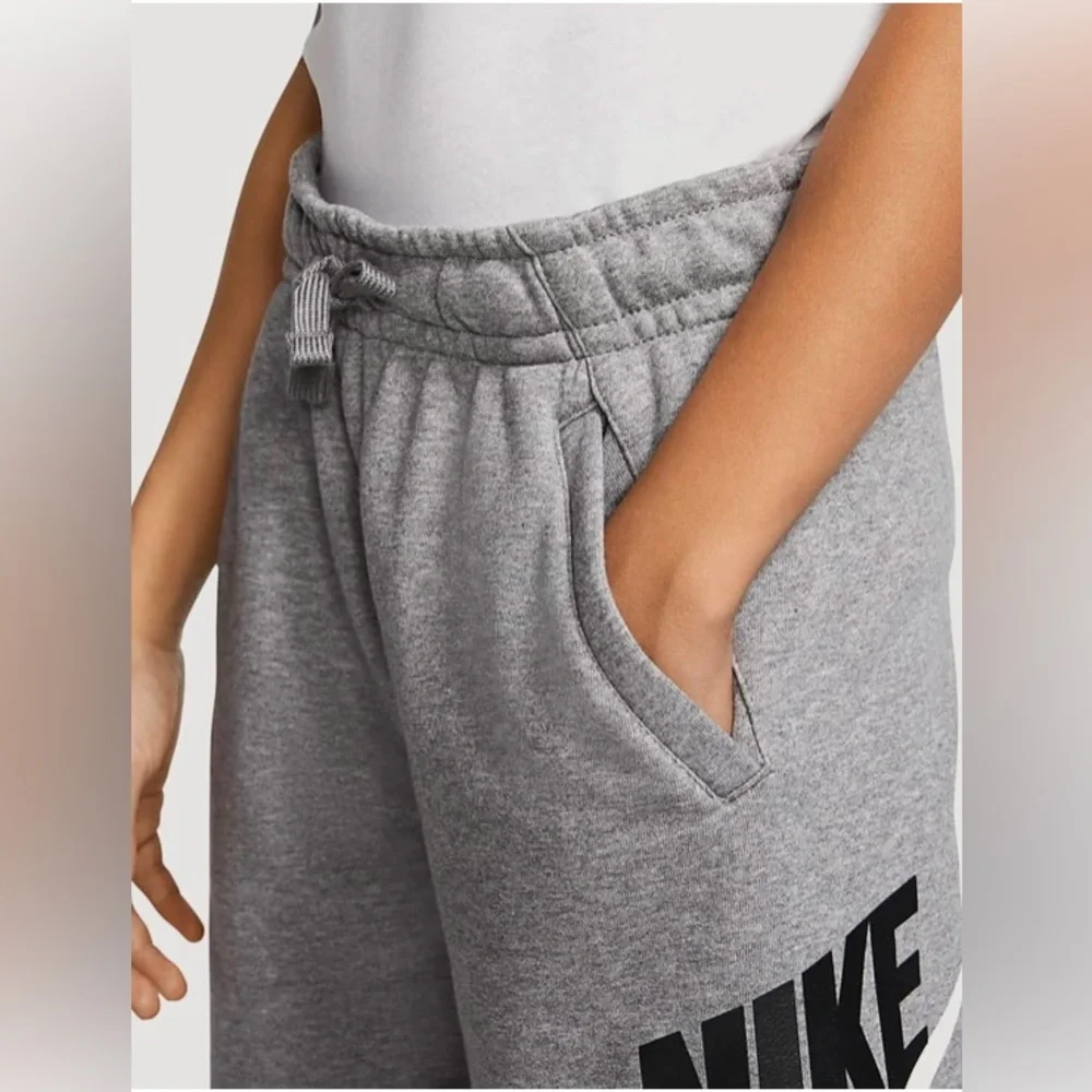 Nike SW‎ Big Kids’ Sz M Dk. Heather Gray Club Fleece Shorts