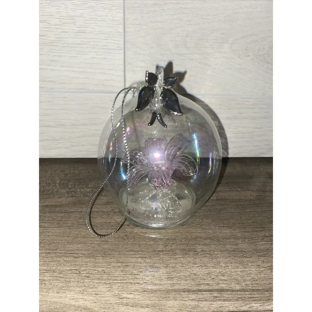 N/A glass ornament
