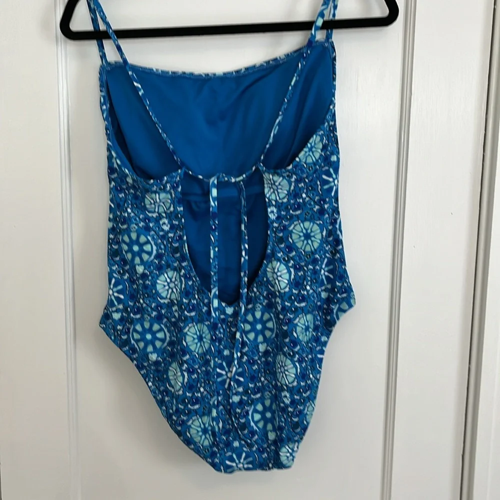 RHODE target blue