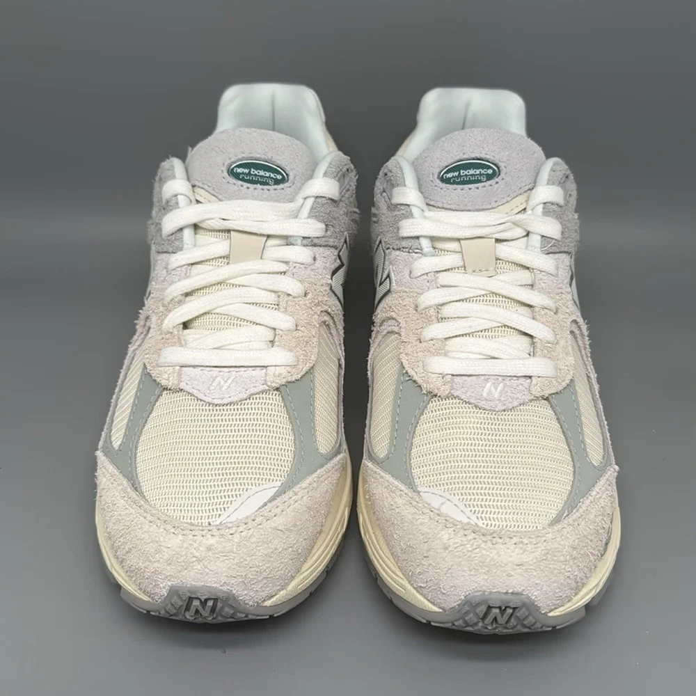 New Balance 2002R M2002REK Beige Grey Running Shoes Men's Sz 6.5 Women‎ Sz 8D