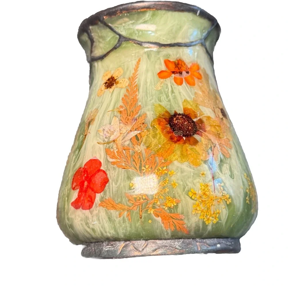 N/A dried lucite