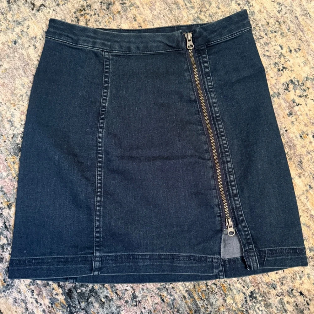Free People This Way or That Dark Wash Denim Mini Skirt sz 4