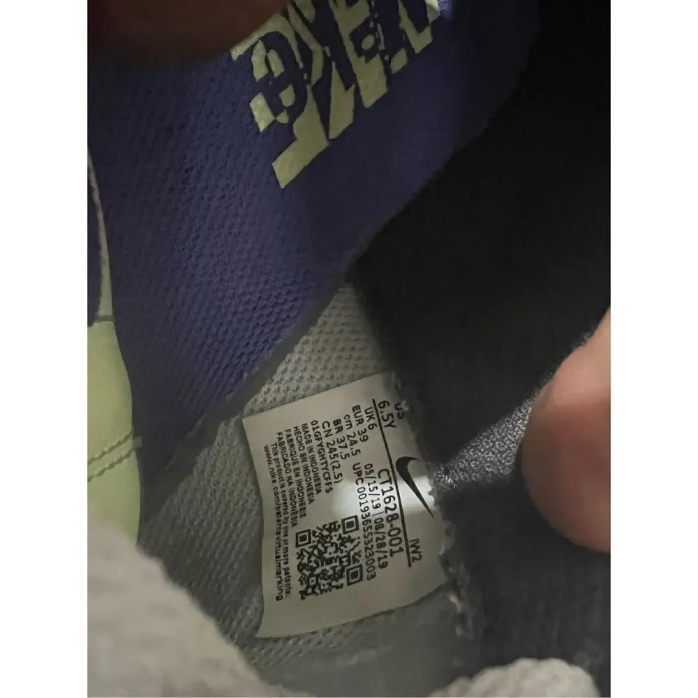Nike boys air