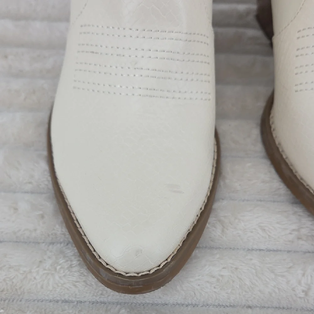 DSW stylish cream