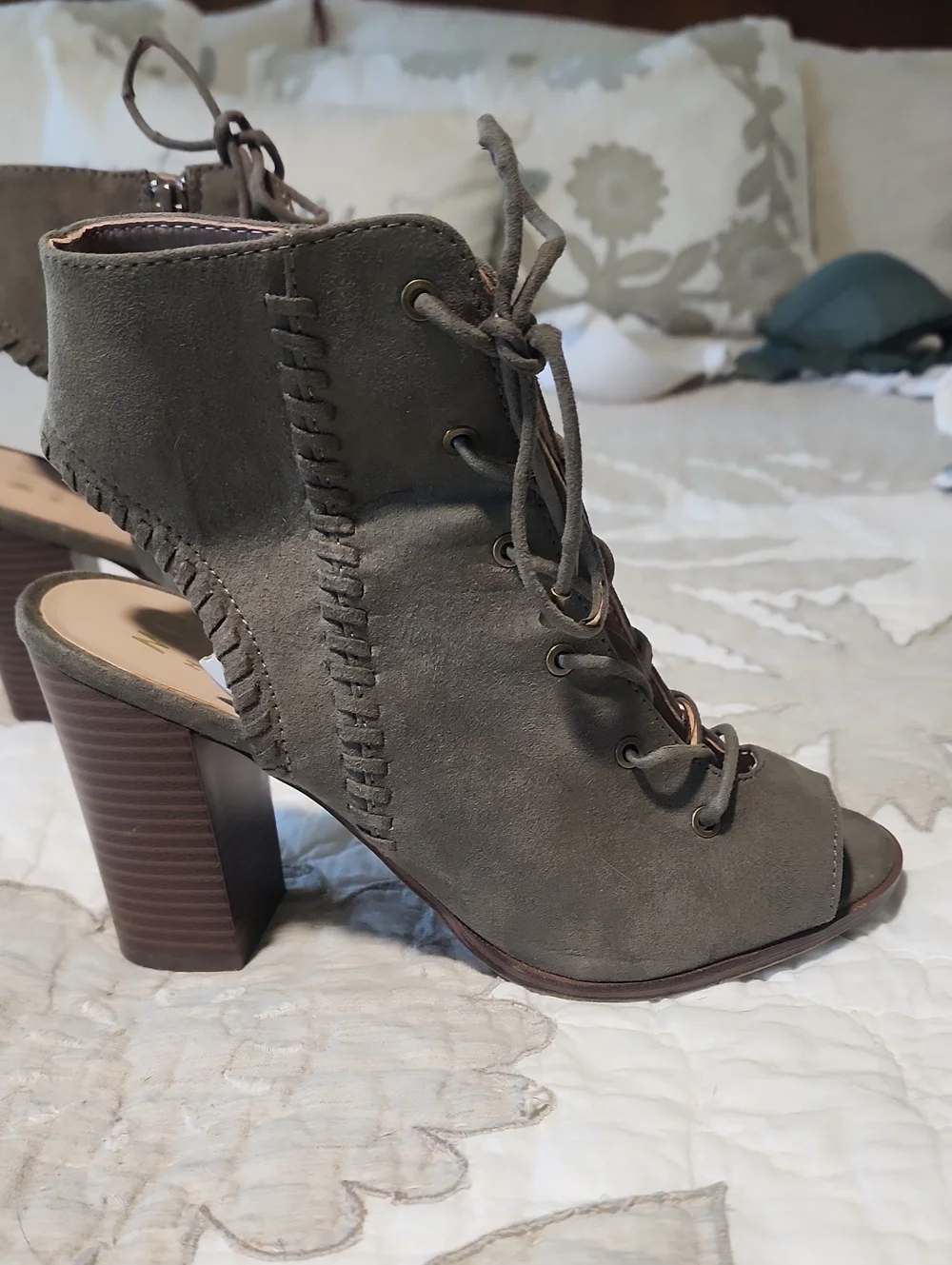 Mix No. 6 olive suede