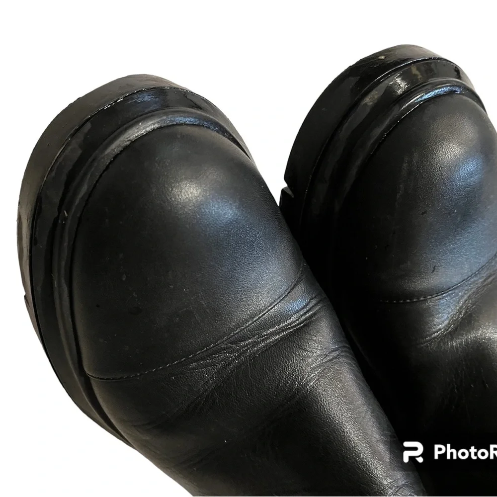 Stuart Weitzman black good