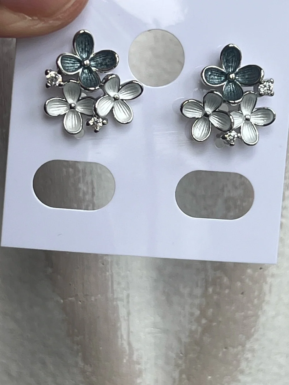 ⭐️-Floral Cluster Stud Earrings in Blue and White with crystal-white gold finish