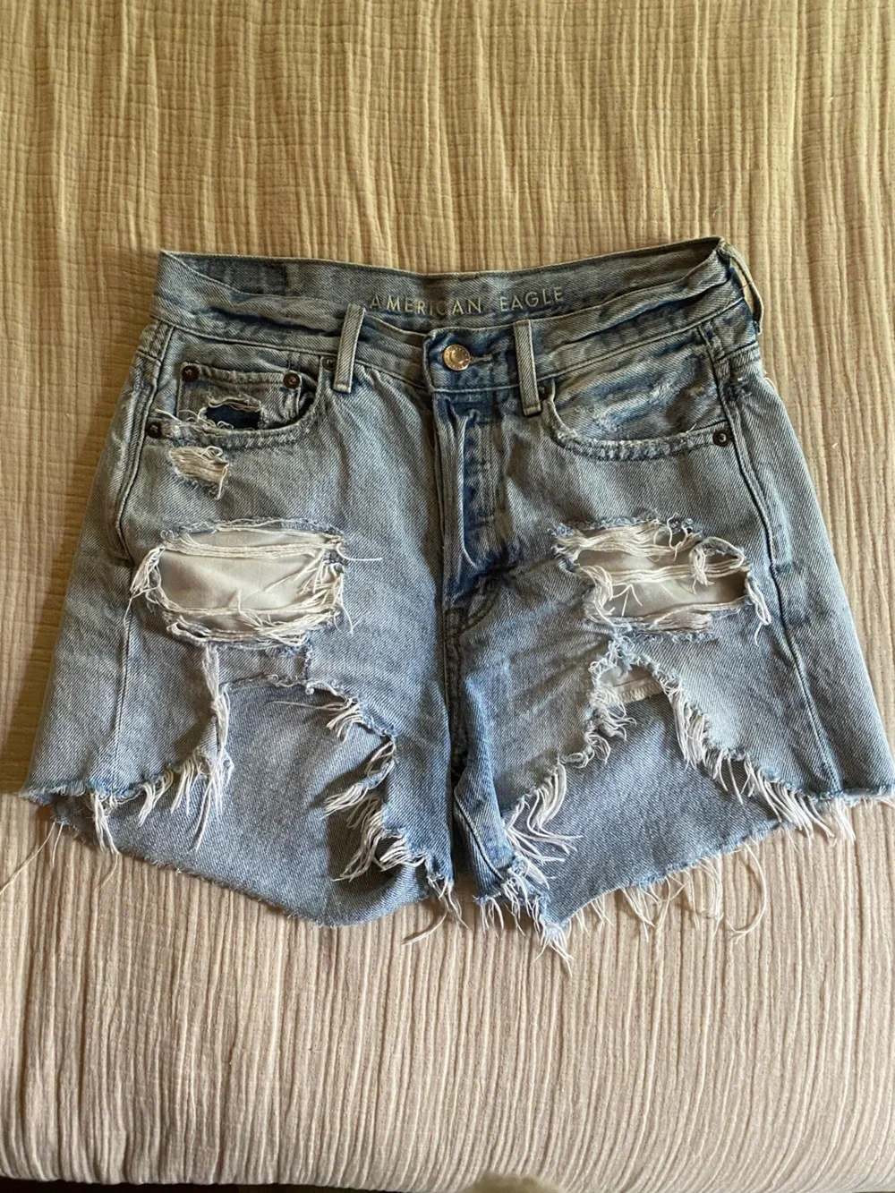 American Eagle Outfitters bundle more