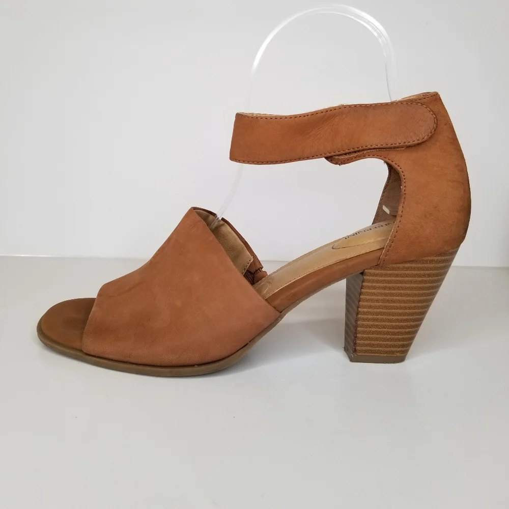 Giani Bernini Cognac Suede Block Heel Sandals Quiet Luxury Minimalist Heels