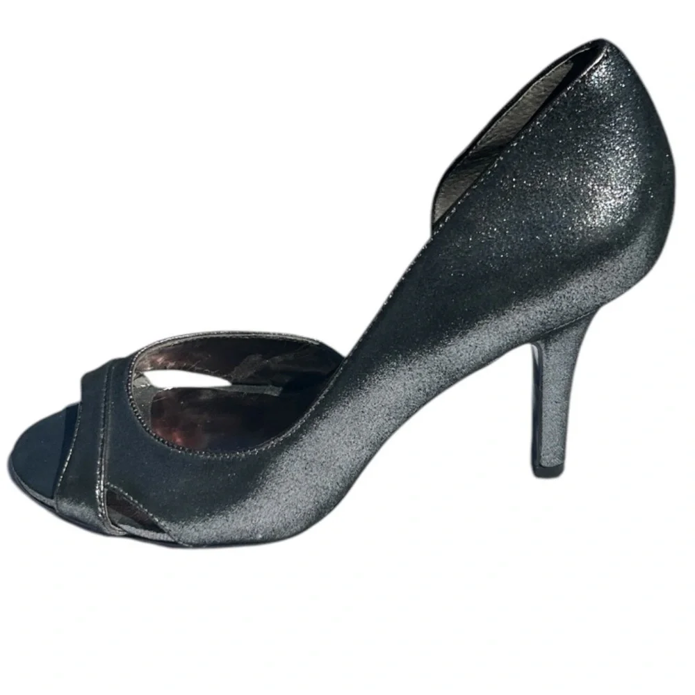 Ann Taylor toe barely 8m
