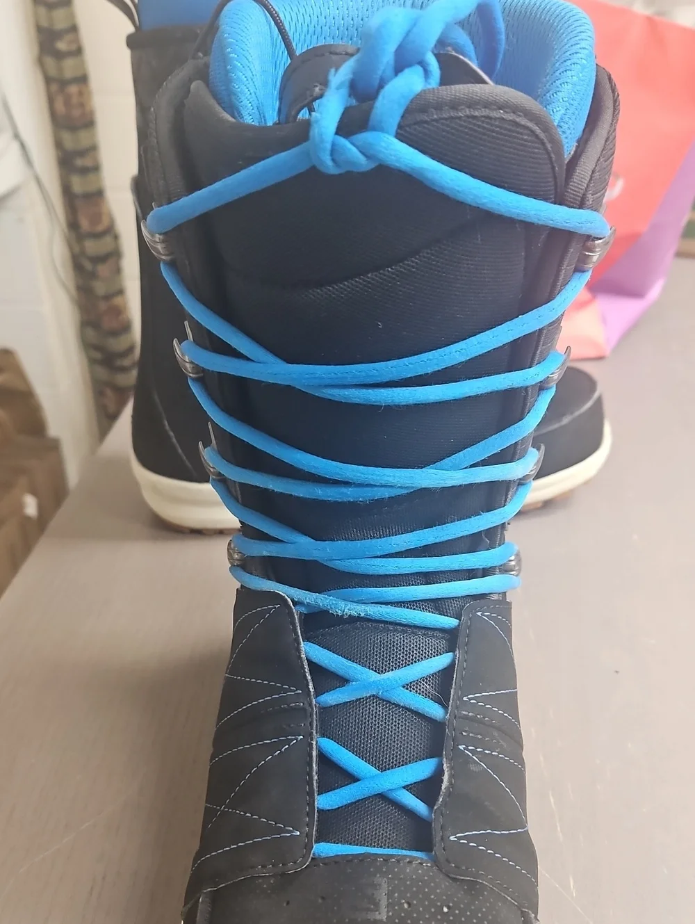 Salomon Launch Lace Sj  Snowboard Boots with Bright Blue Laces