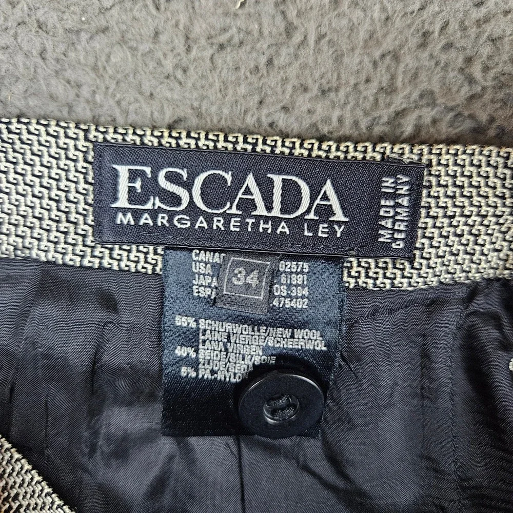 Escada type skirt