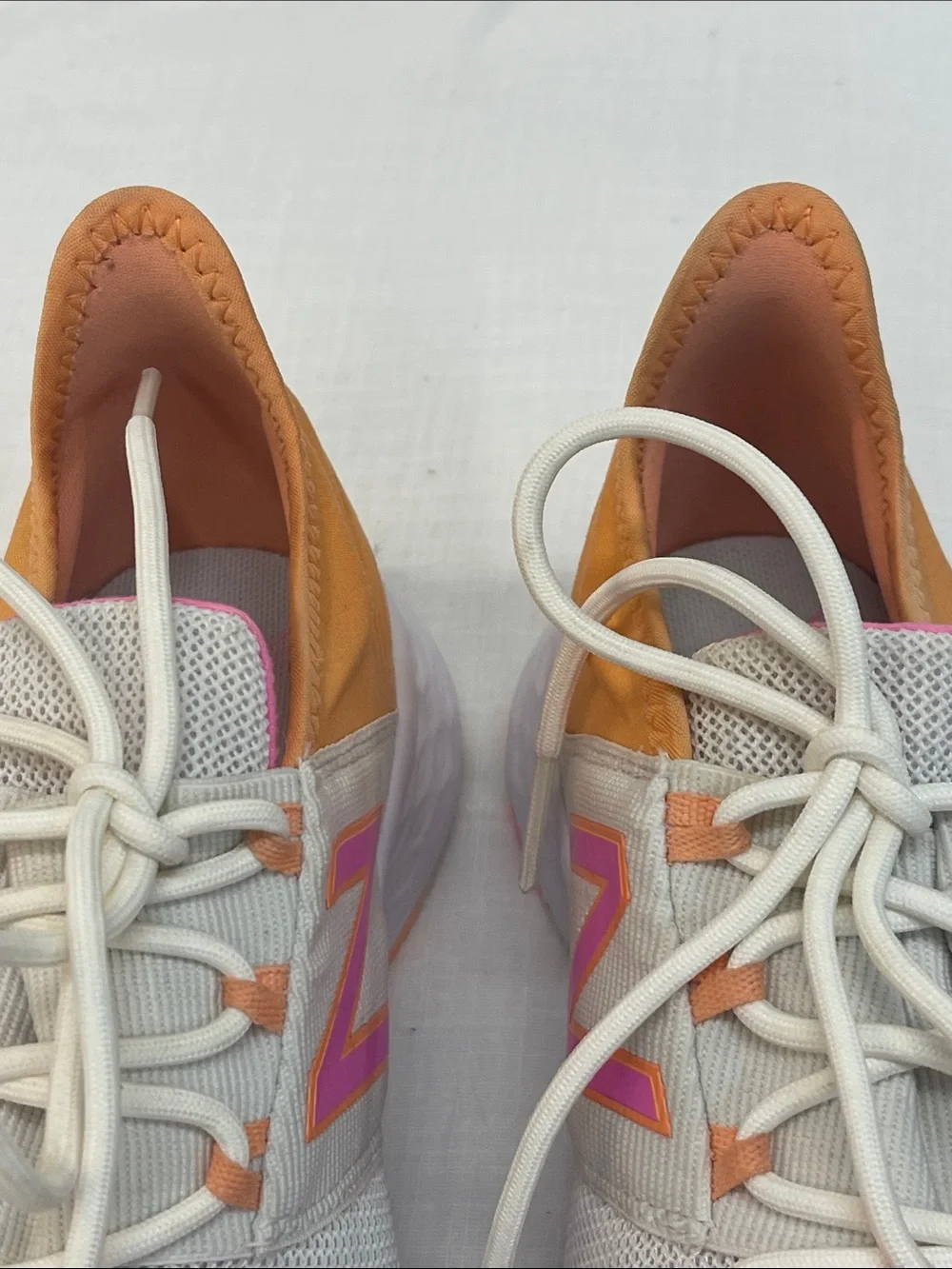 New Balance Women’s fresh foam Roav nimbus cloud in peach and hot pink size 6