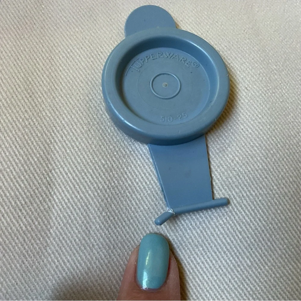 Tupperware vintage 587