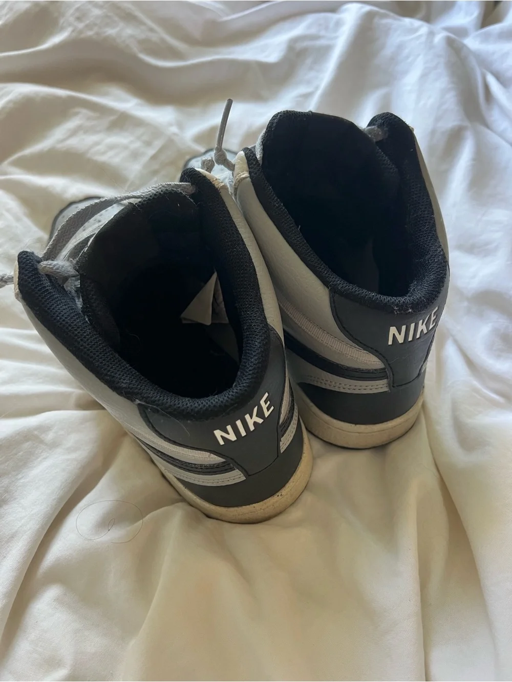 Nike classic mid