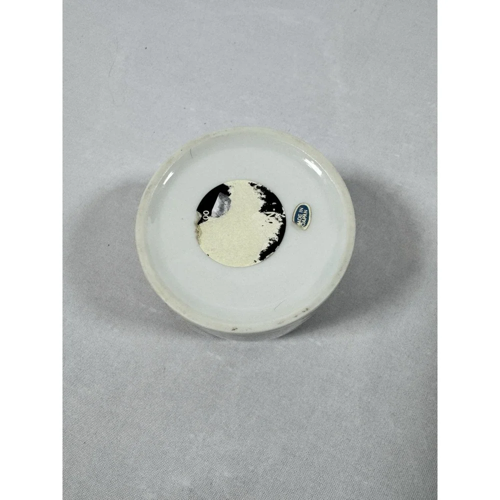 The Unbranded Brand scented candle